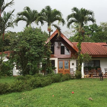 Chalet Nicholas Bed & Breakfast Nuevo Arenal Exterior photo