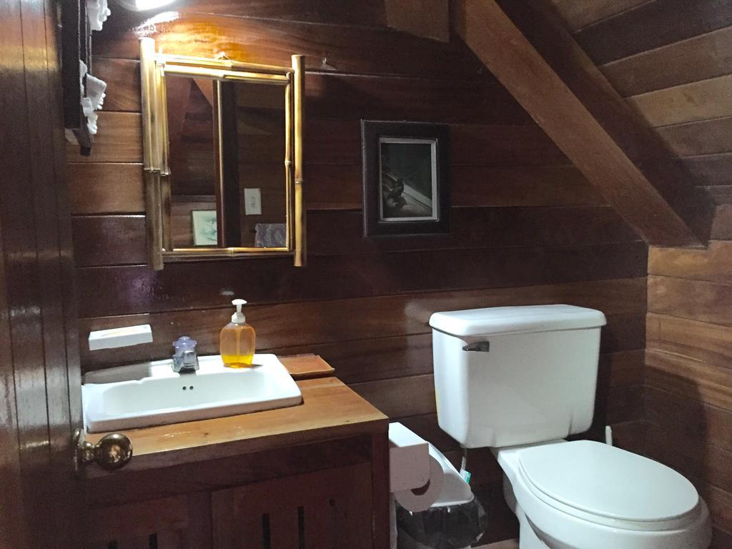 Chalet Nicholas Bed & Breakfast Nuevo Arenal Exterior photo