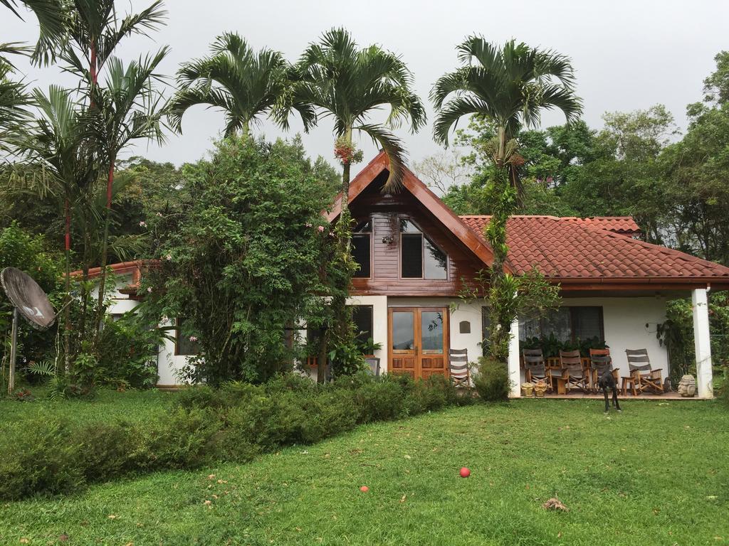 Chalet Nicholas Bed & Breakfast Nuevo Arenal Exterior photo