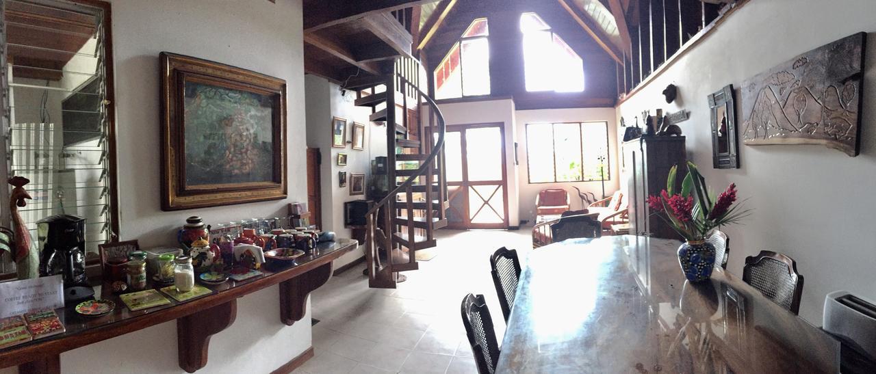 Chalet Nicholas Bed & Breakfast Nuevo Arenal Exterior photo